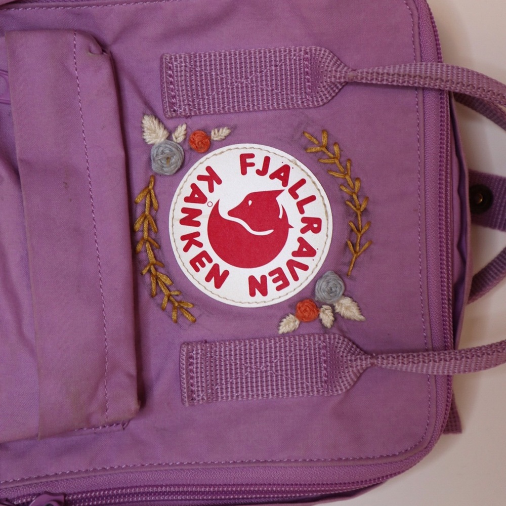 Embroidered Lavender Fjallraven Känken Mini